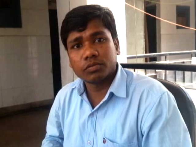 दिल्‍ली : सफदरजंग अस्पताल के चक्कर काटता एक ग़रीब मरीज़