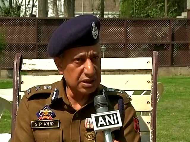 Video : Young Men Coming To Kashmir Encounter Sites Is Suicide, Says Top Cop