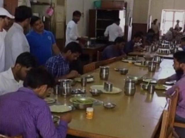 यूपी में अवैध बूचड़खानों पर सख्ती का असर AMU पर भी