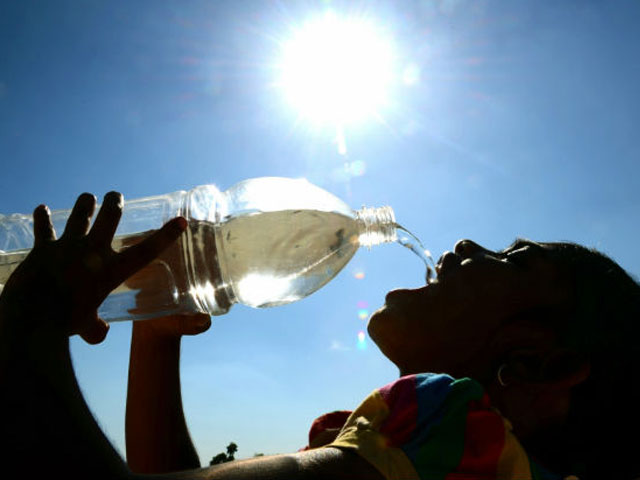 मार्च महीने में झुलसाती गर्मी का सितम