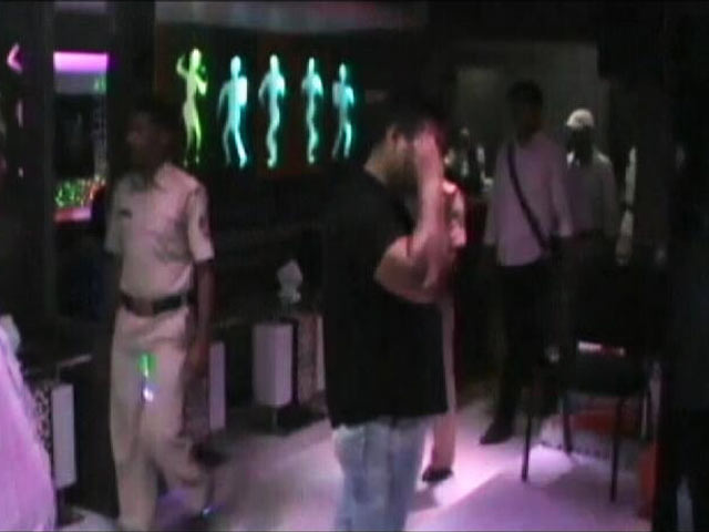 ठाणे : 5 डांस बारों में बने 7 तहखानों पर कार्रवाई