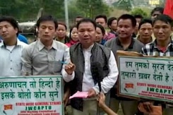 अरुणाचल प्रदेश में न्यूनतम वेतन को लेकर मजदूरों का प्रदर्शन अरुणाचल प्रदेश में न्यूनतम वेतन को लेकर मजदूरों का प्रदर्शन