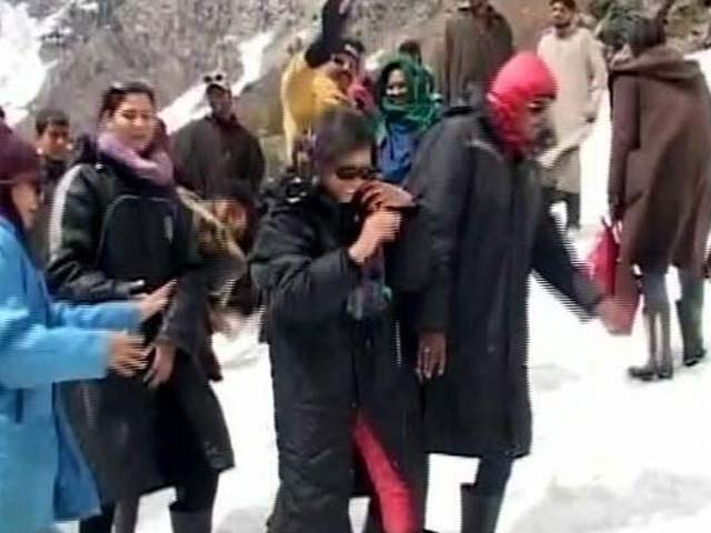 As Heatwave Continues, Tourists Flee To Snow-Clad Mountains Of Kashmir