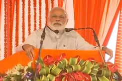 Kashmir Has To Decide Between Tourism And Terrorism, Says PM Modi Kashmir Has To Decide Between Tourism And Terrorism, Says PM Modi