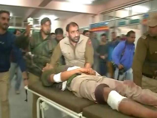 Policeman Killed, 10 Injured In Grenade Attack In Kashmir's Nowhatta