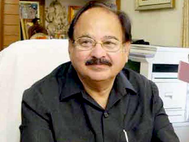 Big Delhi Congress Wicket Wobbles, Former Minister AK Walia Offers to Resign