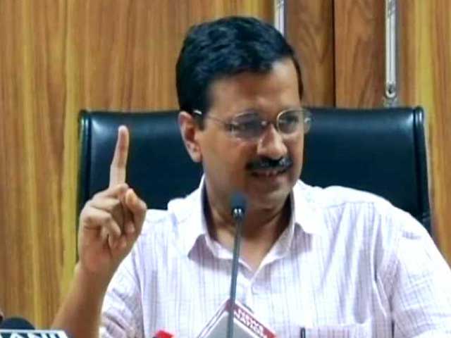 ईवीएम मामला : चुनाव आयोग के दरवाजे पर पहुंची कांग्रेस और आम आदमी पार्टी