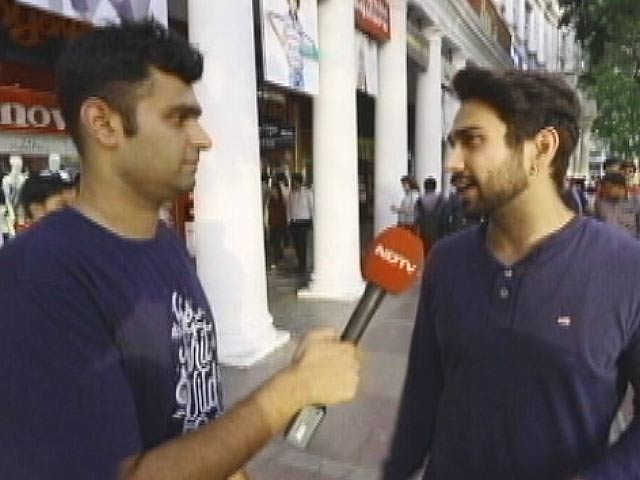 How Do Topics Trend on Facebook?