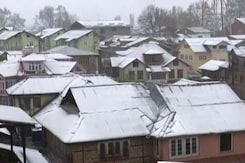 Schools, Colleges Close After Rare April Snowfall In Jammu And Kashmir Schools, Colleges Close After Rare April Snowfall In Jammu And Kashmir