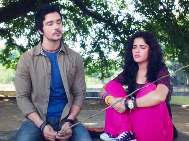 'मिर्जा जूलियट' फिल्म रिव्यू : भटकावों से भरी कहानी 'मिर्जा जूलियट' फिल्म रिव्यू : भटकावों से भरी कहानी