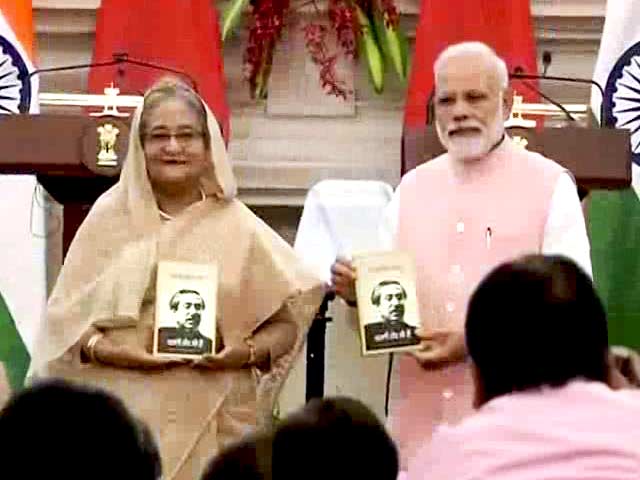 साझा बयान के दौरान पीएम मोदी और हसीना के साथ मजेदार वाकया