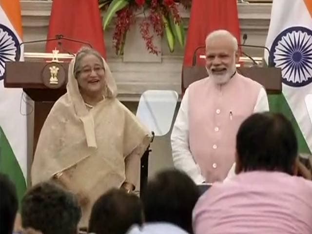 Video : PM Modi, Sheikh Hasina 'Step Down', He Said. Everyone Laughed