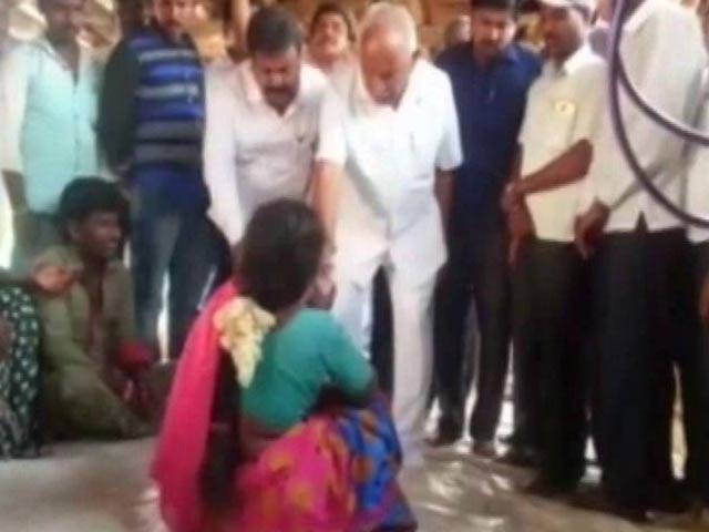 Ahead Of Karnataka By-Poll, BS Yeddyurappa Caught On Camera Giving Cash