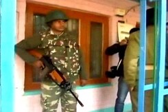 8 Dead In Poll Violence In Kashmir, Separatists Call For Strike 8 Dead In Poll Violence In Kashmir, Separatists Call For Strike