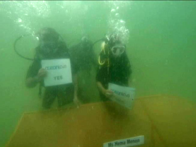 6 Metres Deep In Arabian Sea, A Meeting Of Top Execs In Diving Gear