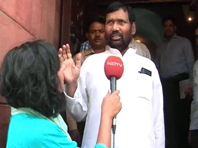 Video : How Many Prawns On Your Plate? 'Fix' Portions, Says Minister Ram Vilas Paswan