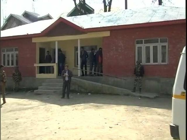 Video : 2% Voter Turnout In Srinagar Re-Polling, Farooq Abdullah A Candidate