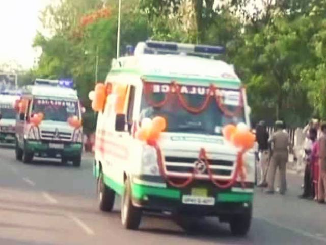 यूपी के सीएम योगी आदित्यनाथ ने की नई एंबुलेंस सेवा की शुरुआत