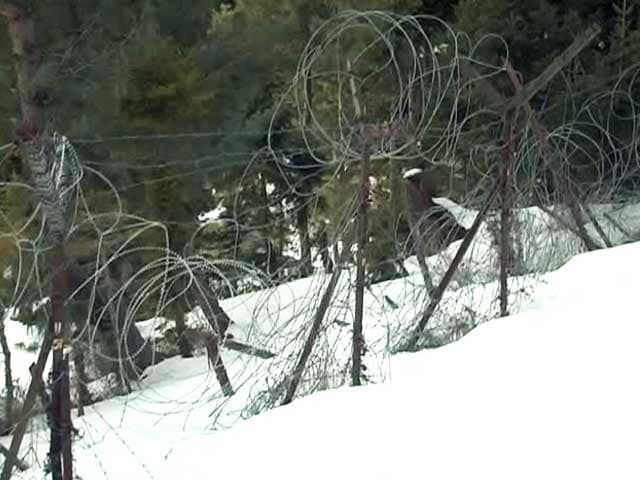 Video : Heavy Snow Takes A Toll On LoC Fence