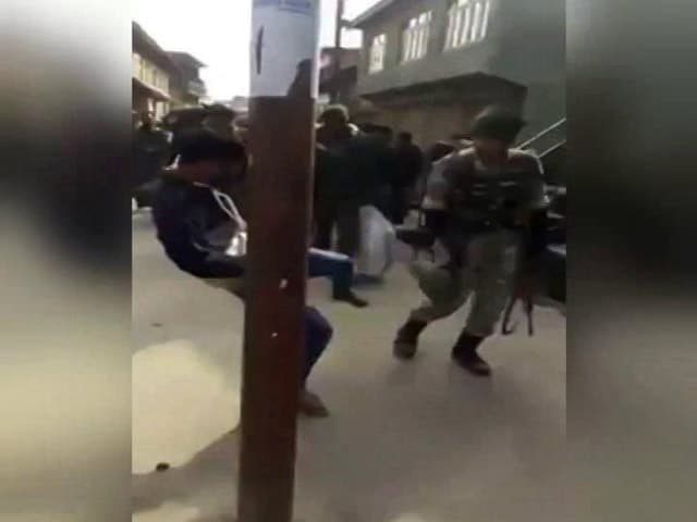 Video : Young Men Seen In Video Heckling Jawan In Srinagar Charged In Police Complaint