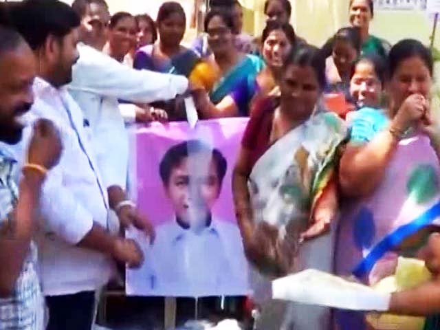 KCR Announces A Grant For Telangana Farmers. But There Is A Fine Print