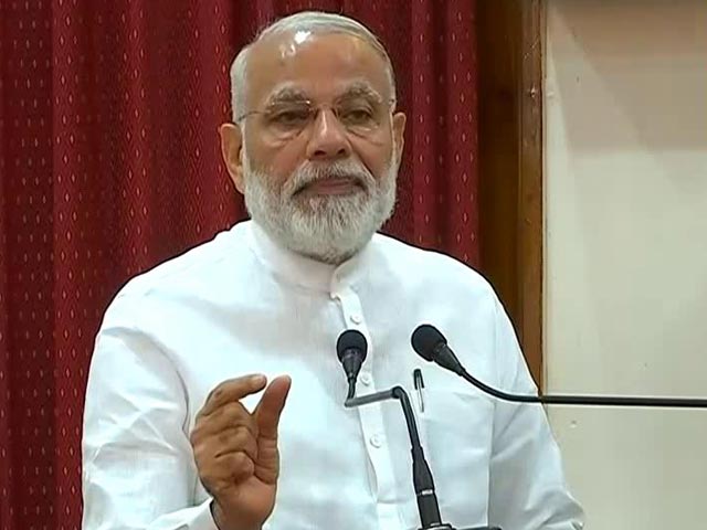 स्वतंत्रता सेनानियों के परिजनों को पीएम मोदी ने किया सम्मानित