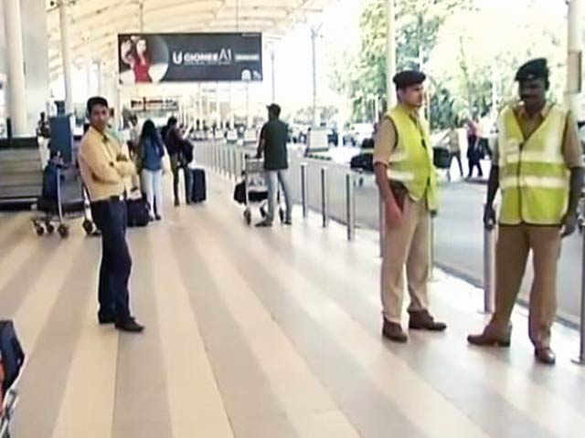 हाइजैक की आशंका के बाद देश के तीन एयरपोर्ट पर सुरक्षा बढ़ाई गई