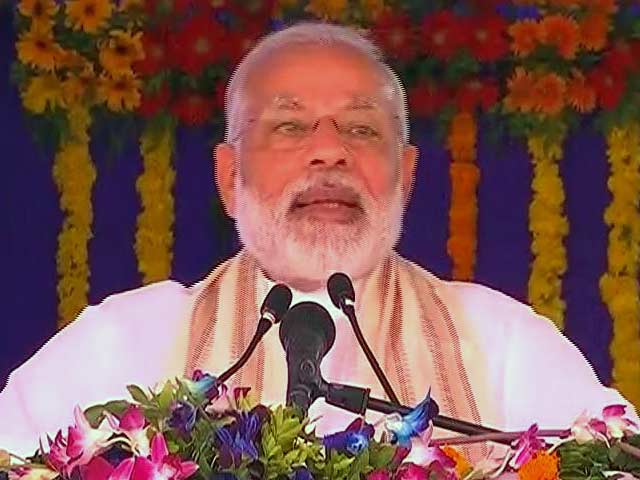 गुजरात : भाषण देते वक्त पीएम मोदी की भर आईं आंखें गुजरात : भाषण देते वक्त पीएम मोदी की भर आईं आंखें