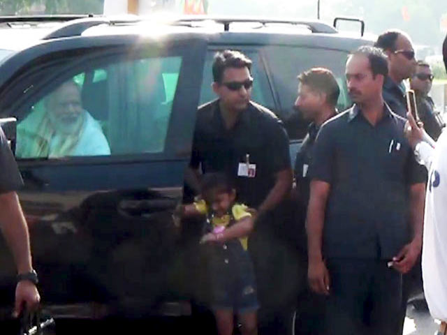 On His Way To Airport, PM Modi Stops His Car To Meet 4-Year-old
