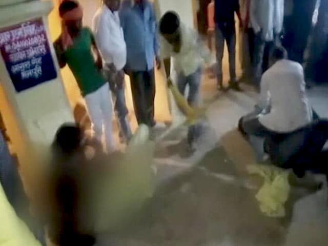 Video : मैनपुरी : सुरक्षा पाने पुलिस के पास पहुंची महिला, थाने में हत्या