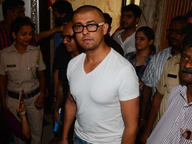 Sonu Nigam Shaves Head, Says 'Have To Fight Fanatics'