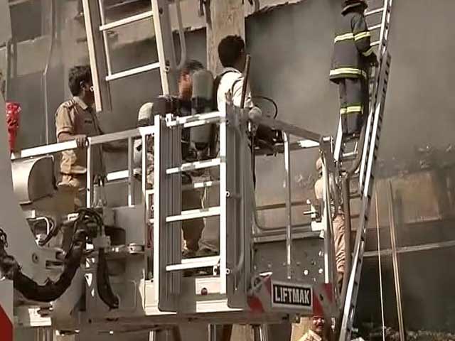 नेशनल रिपोर्टर : नोएडा में फैक्टरी खाक, छह लोगों की मौत