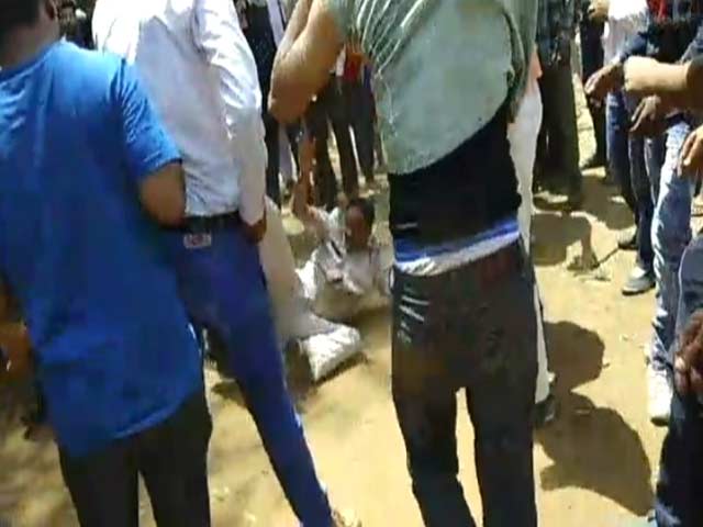 Video : Cop In MP Kicked, Punched. He Was Going To Fine Politician's Relatives