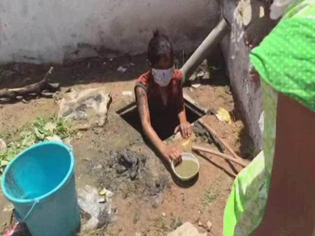 Video : Video Shows Teens Cleaning Drain In Hyderabad, Case Against Orphanage