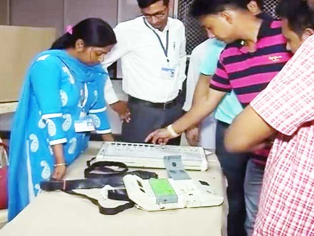 Videos : दिल्ली नगर निगम चुनाव : कुल 270 सीटों पर हो रहे हैं मतदान