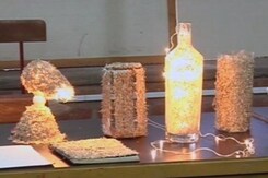 नोटबंदी के बाद रद्दी हो चुके नोटों का कलात्मक इस्तेमाल नोटबंदी के बाद रद्दी हो चुके नोटों का कलात्मक इस्तेमाल