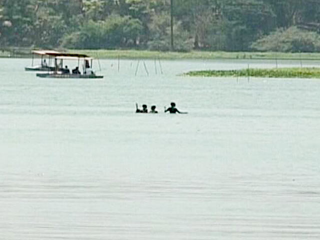 मुंबई : पवई झील में मछली पकड़ने को लेकर जंग