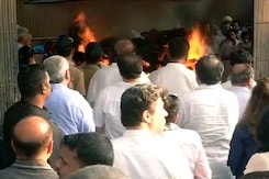 विनोद खन्ना को नम आंखों से दी अंतिम विदाई विनोद खन्ना को नम आंखों से दी अंतिम विदाई