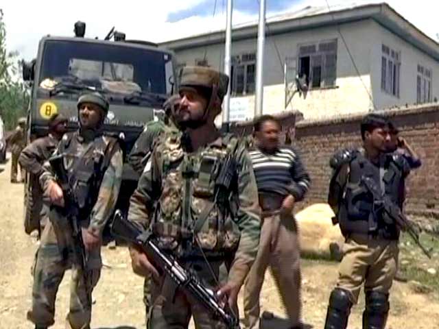 इंडिया 8 बजे : कश्मीर में सेना के कैंप पर आंतकी हमला