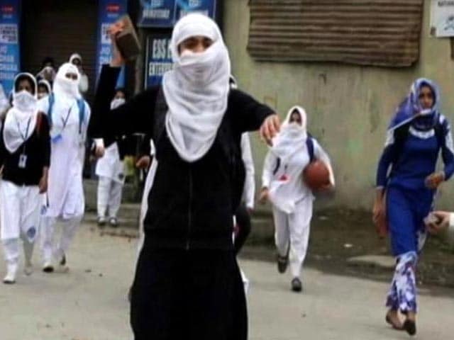 Video : Kashmir's New Face Of Protests: Teen Schoolgirls On The Streets