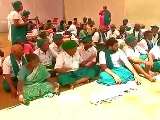 Video : 'No Farmer Committed Suicide' Is A Joke: Angry Tamil Nadu Farmers