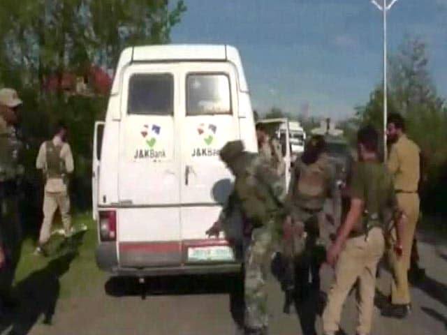 Video : 5 Cops Among 7 Killed As Hizbul Terrorists Target Bank Vehicle In Kashmir