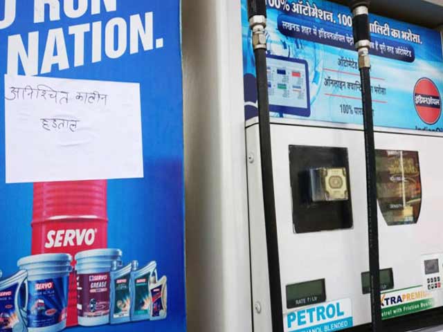 लखनऊ के सभी पेट्रोल पंपों में हड़ताल