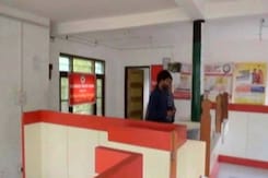 2 Banks Looted In 2 Hours In Kashmir's Pulwama District 2 Banks Looted In 2 Hours In Kashmir's Pulwama District