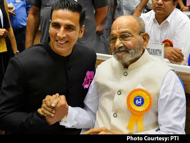 National Film Awards 2017 Akshay Kumar Receives His Best Actor Prize National Film Awards 2017 Akshay Kumar Receives His Best Actor Prize