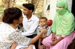 मथुरा के गांव में लड़कियों के मोबाइल इस्तेमाल पर पाबंदी मथुरा के गांव में लड़कियों के मोबाइल इस्तेमाल पर पाबंदी