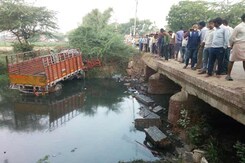 14 Dead, 25 Injured After Mini Truck Overturns In UP's Etah 14 Dead, 25 Injured After Mini Truck Overturns In UP's Etah