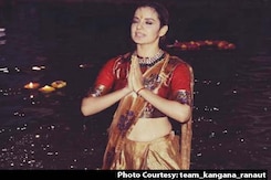 Kangana Ranaut Takes Dip In The Ganga, Performs <i>Aarti</i> In Varanasi Kangana Ranaut Takes Dip In The Ganga, Performs <i>Aarti</i> In Varanasi