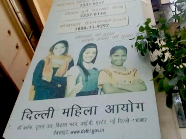 दिल्ली- बढ़ रहे हैं महिलाओं के प्रति अपराध, हेल्पलाइन में दर्ज होती हैं रोजाना सैकड़ों शिकायतें