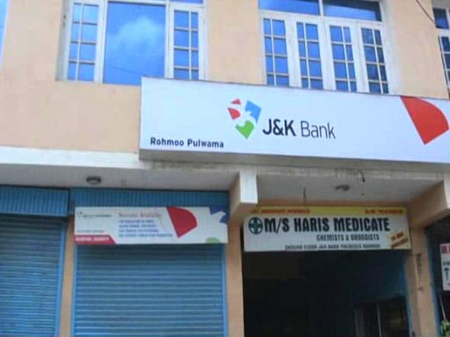 Video : No Cash Transaction At Banks In Violence Hit Areas Of South Kashmir
